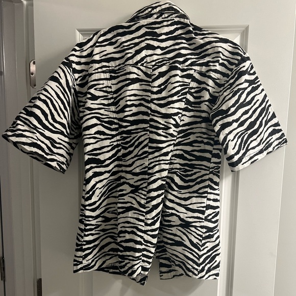 ASOS DESIGN denim short sleeve top with cinch waist in zebra print-part of a set - Picture 4 of 4